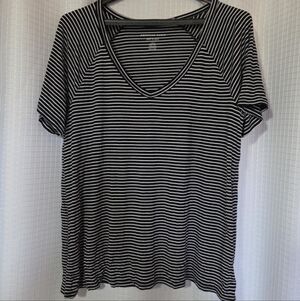 American Eagle Soft & Sexy Striped V Neck T Shirt Top Size Large Black And White